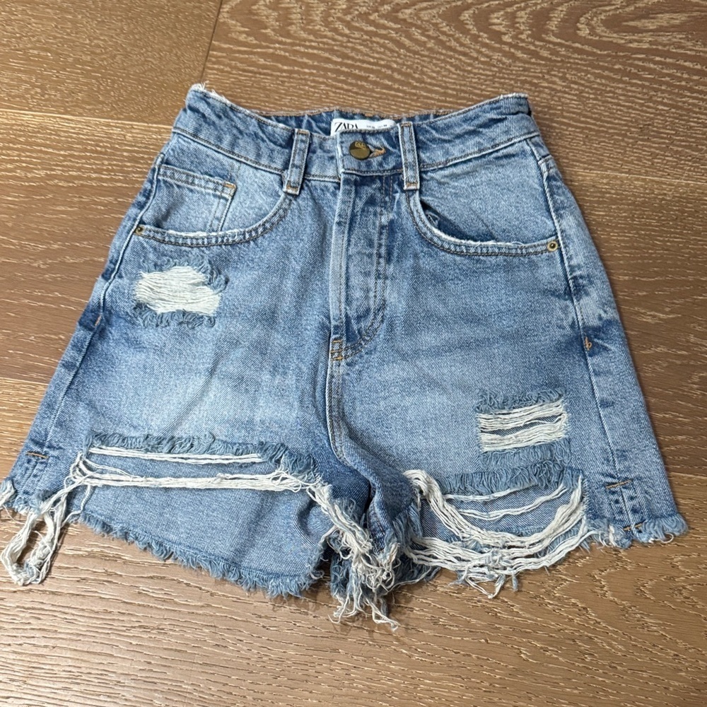 Zara High Waisted Distressed Denim Shorts Frayed Hem Light Wash Size 00 - Picture 2 of 5